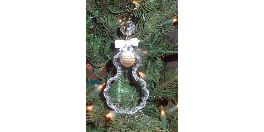 https://ilcshop.i-love-christmas.com/image/cache/catalog/glass_ornaments/Memorial-angel-brass-front-850x425.jpg